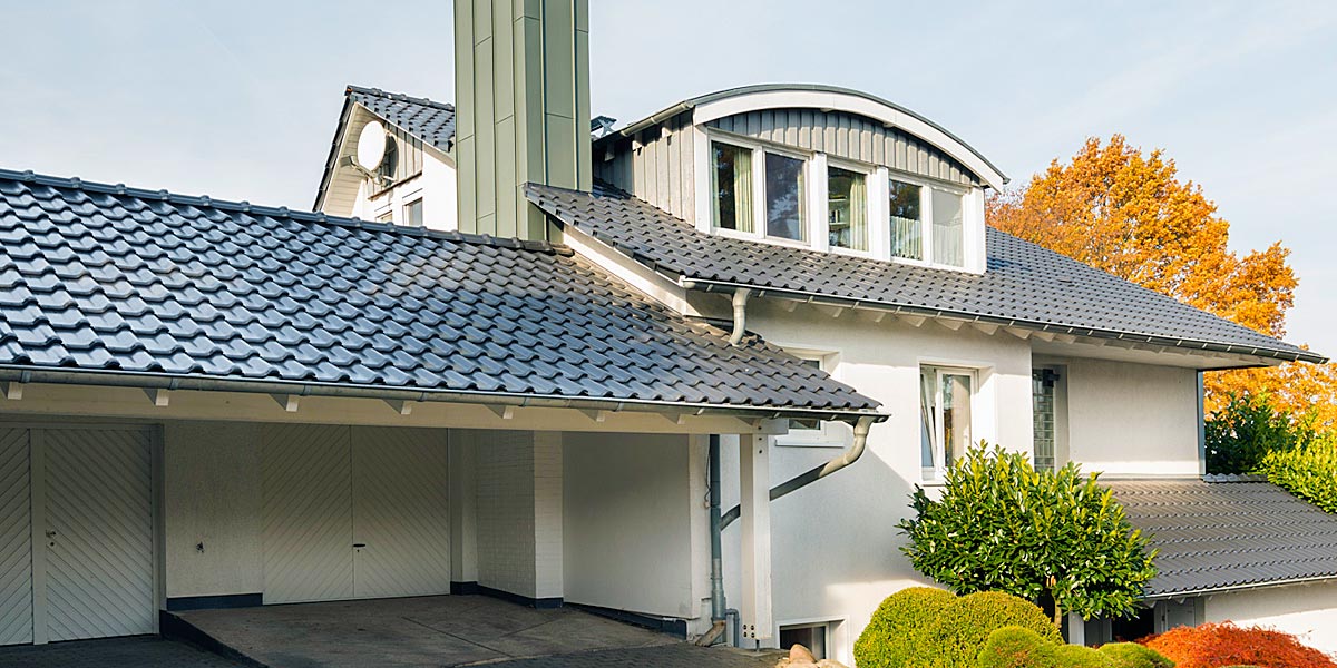 Historie der Bedachung: Referenzobjekt mit Laumans Premium Weg der moderne Dachgestaltung TIEFA XLTOP®